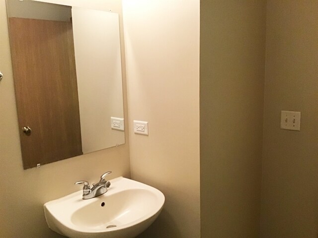 Building Photo - 818 Glen Cove Ln