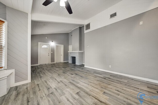 Building Photo - 1412 7th Ave N