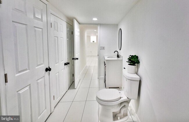 Building Photo - 1015 Riverside Ave