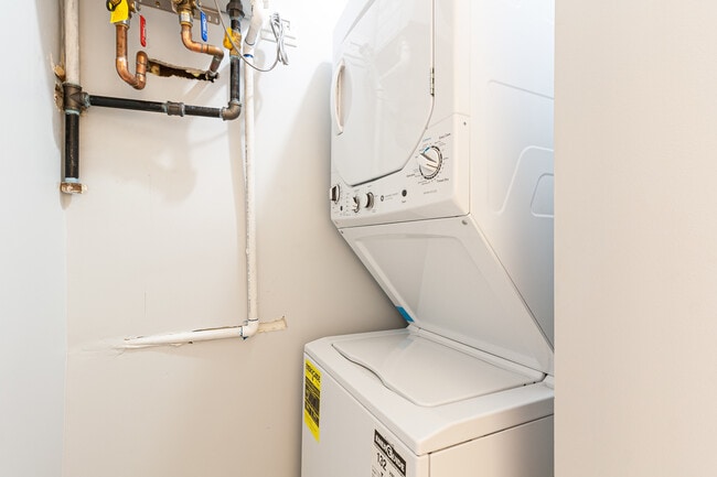 Building Photo - 1624 W Beach Ave