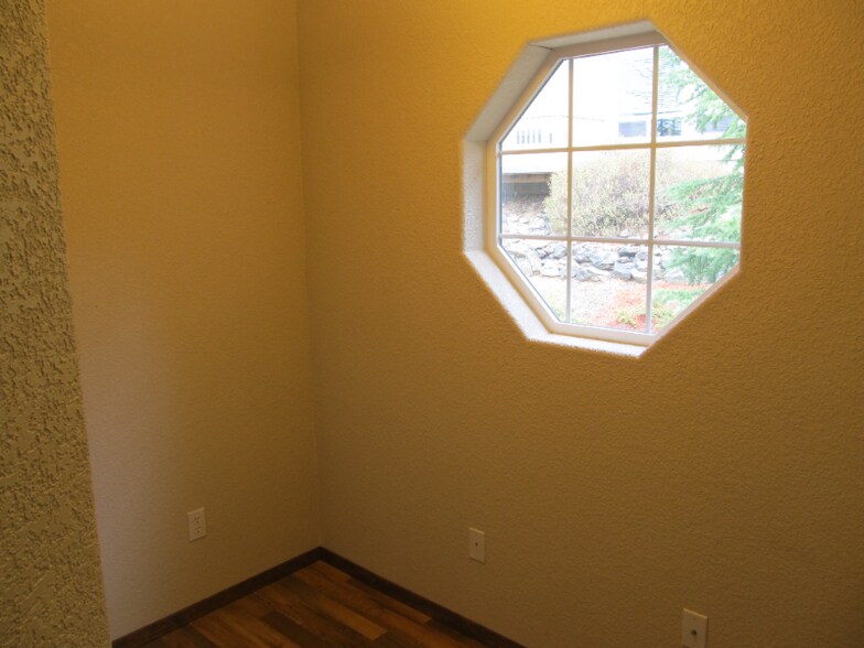Building Photo - 1660 NE Foothill Blvd