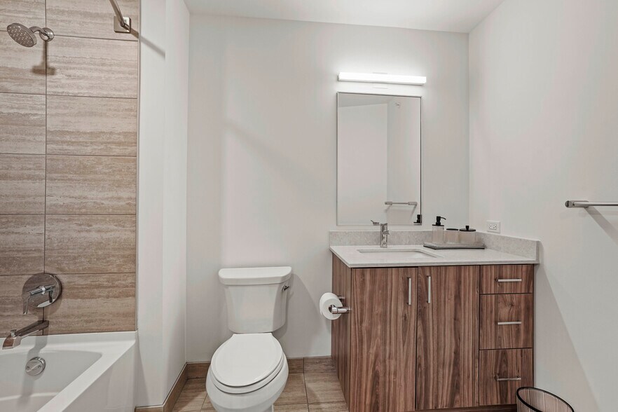 Building Photo - 196 N Aberdeen St