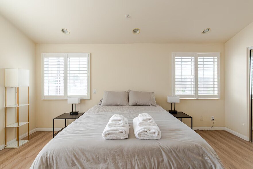 Master Bedroom - 199 N Lincoln Ave