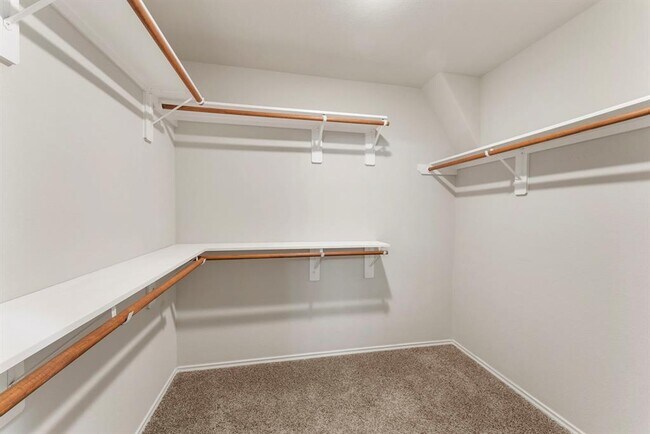 Building Photo - 14077 Lake Cres Dr