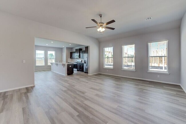 Building Photo - Need More Space? This 4/2.5/2 Has It!