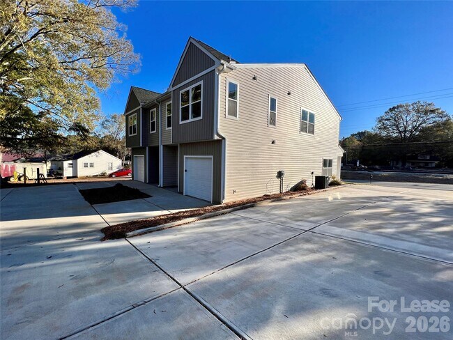 Building Photo - 574 N Broad St