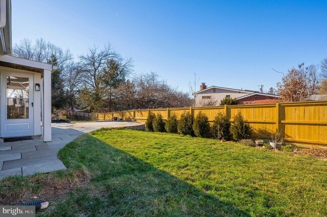 Building Photo - 700 N Mansfield St