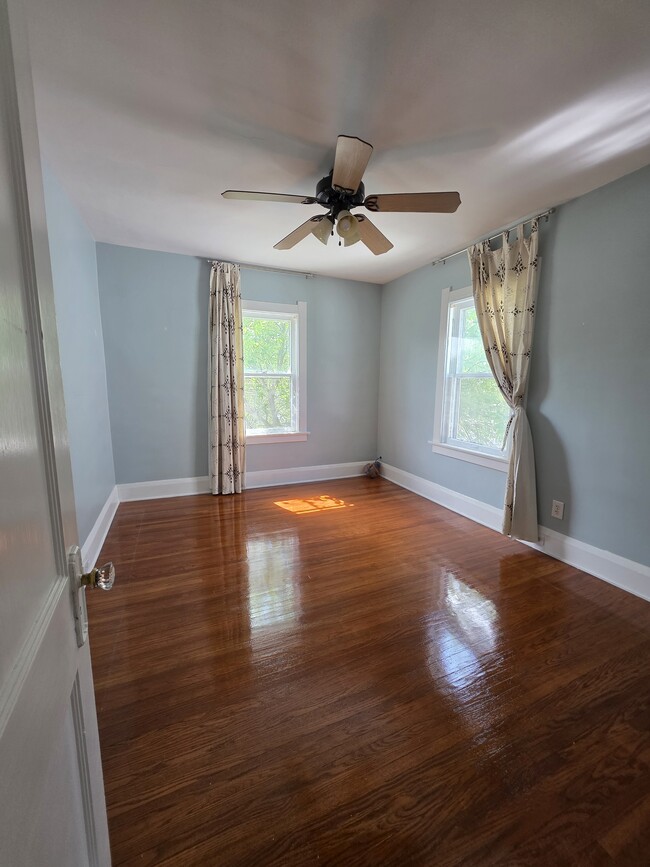 Bedroom 3 - 12526 Hipp St