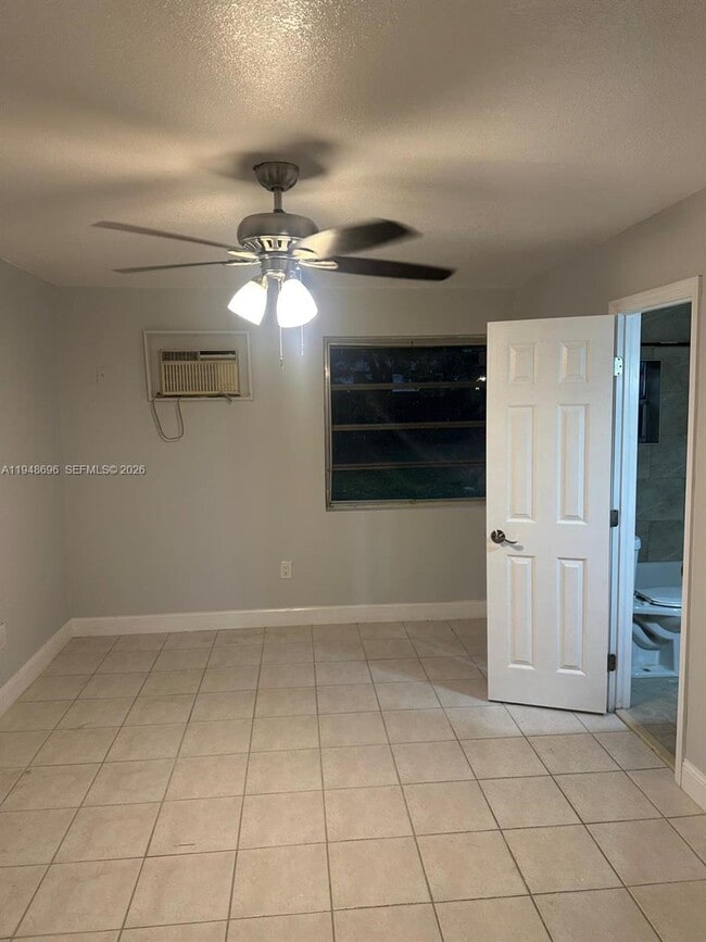 Building Photo - 1705 NE 157th Ter