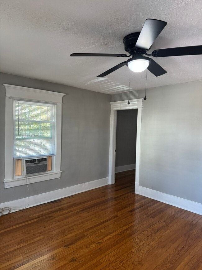 Building Photo - 1020 Sharpe Ave