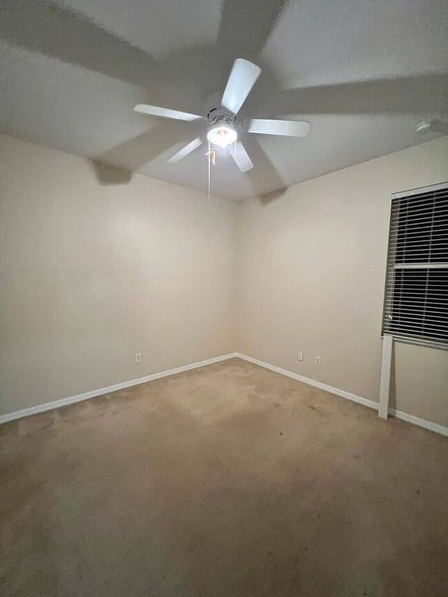 Building Photo - $200 off 1st mo rent! NEWBURY PARK -9157 L...