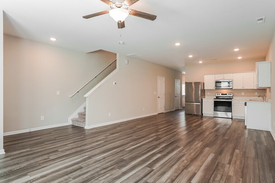 Building Photo - 542 Landing View Dr