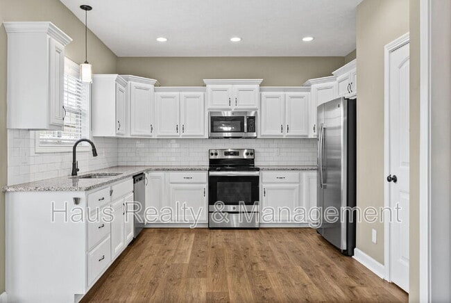 Building Photo - 415 Glenstone Springs Dr