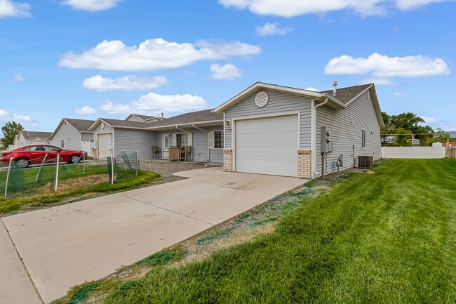 Building Photo - Charming 3-Bedroom Home in a Prime Location