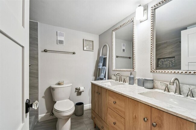 Building Photo - 8 Glencoe Pl