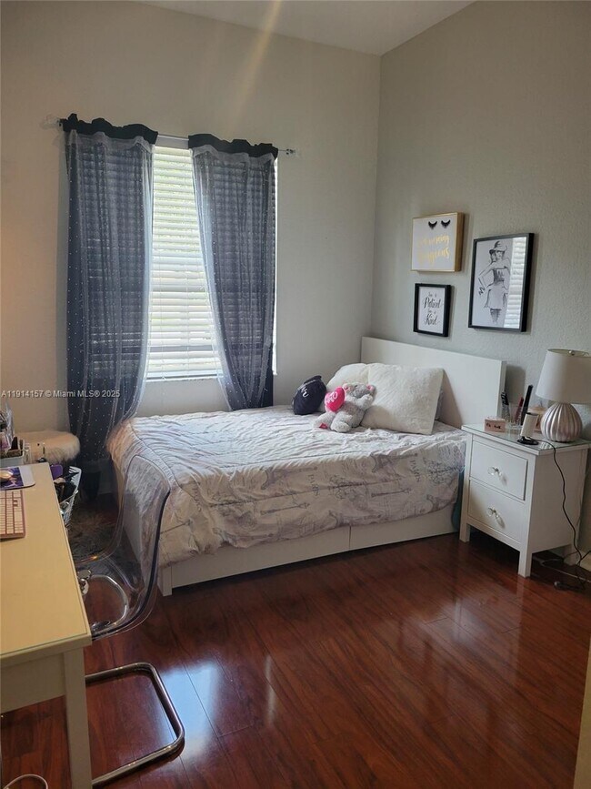 Building Photo - 1569 Winterberry Ln