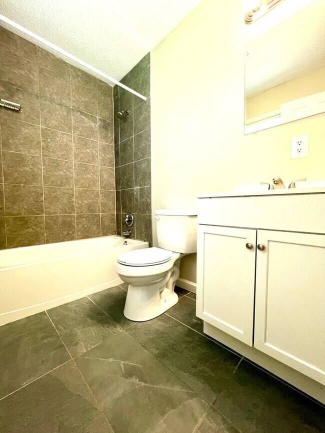 Building Photo - 3 BEDROOM MADE FOR YOU - Available for Mov...