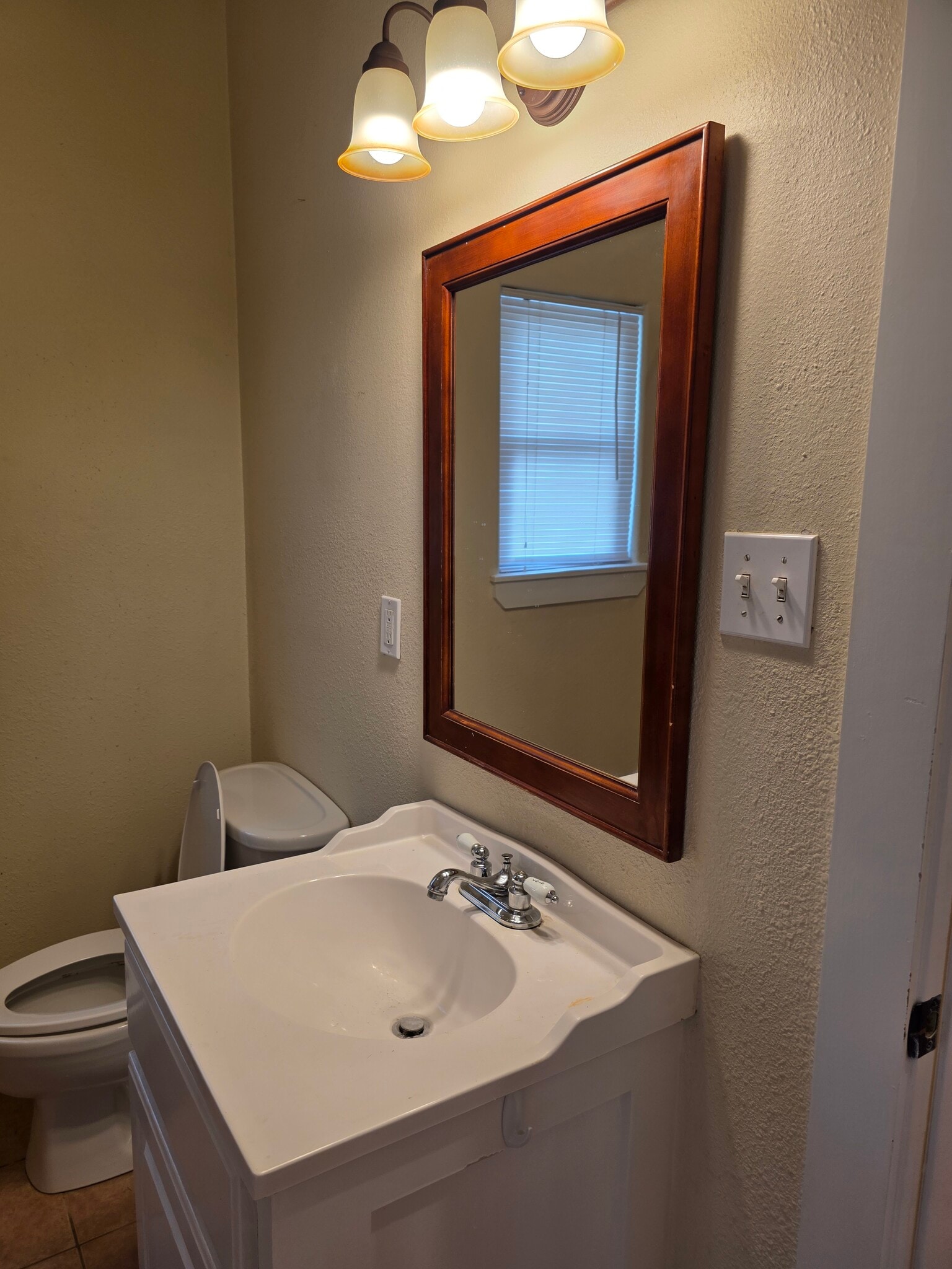 Jack & Jill bathroom - 1017 11th St