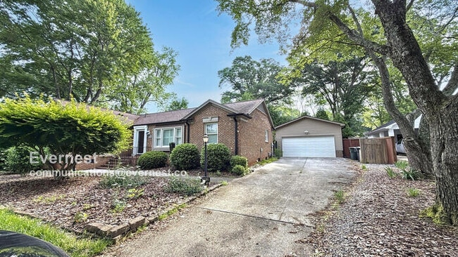 Building Photo - 1902 Dickens Dr