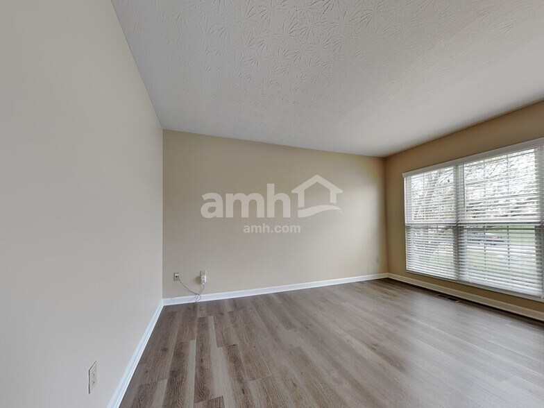 Building Photo - 6283 Zoellners Pl