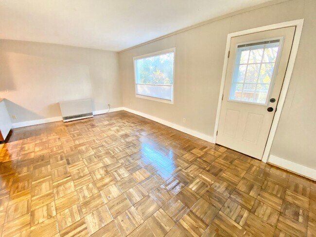 Building Photo - 125 Station Rd