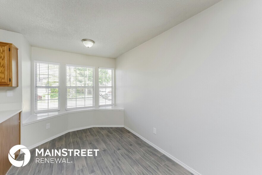 Building Photo - 10917 Ives St