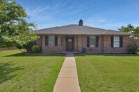 Building Photo - 6700 Aimpoint Dr