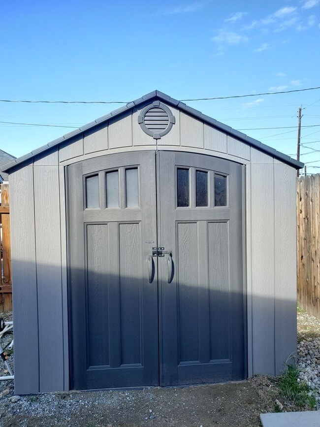 Building Photo - 2+ Bedroom, 2 bathroom Charming Home Avail...