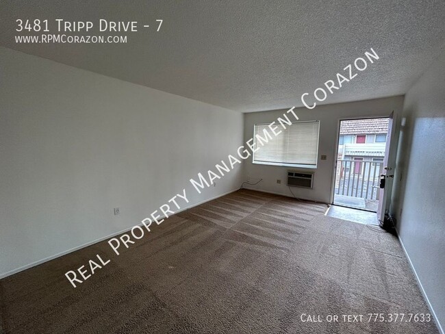 Building Photo - Spacious upstairs unit w/ dishwasher/wall ...