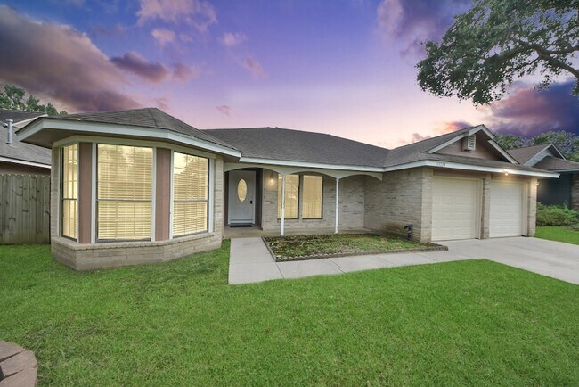 Building Photo - 15739 Oak Mountain Dr
