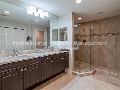 Building Photo - 945 Carrick Bend Cir