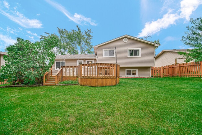 Building Photo - 12 W Beech Dr