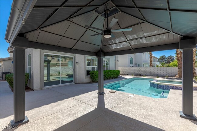 Building Photo - 2510 Putting Green Dr