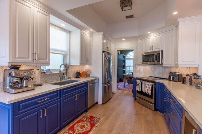 Building Photo - 8217 Xanthus Ln