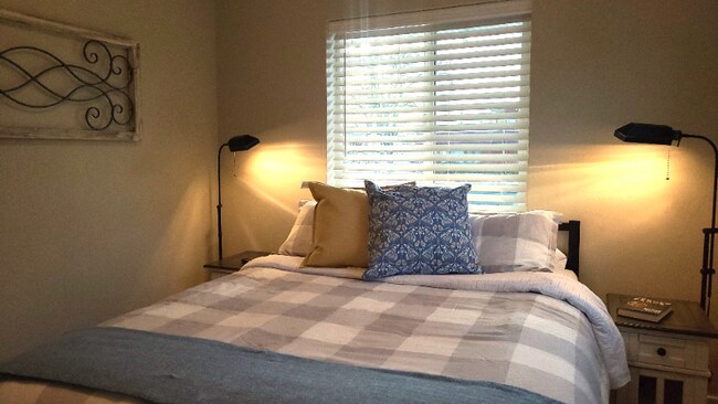 Building Photo - 351 N Main St