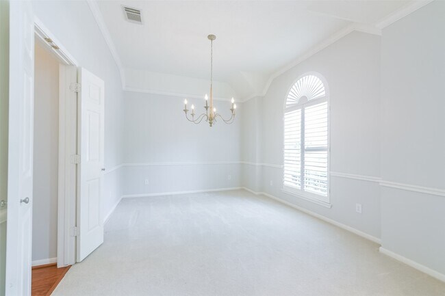 Building Photo - 14610 Farrawood Dr