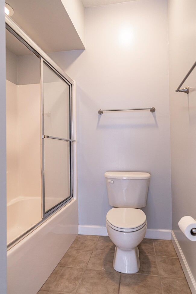 Building Photo - 1733 Woodbrooke Dr