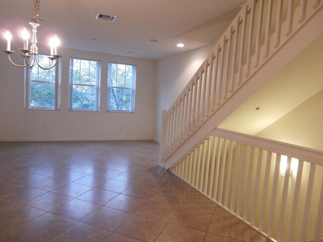 Building Photo - 540 Amador Ln
