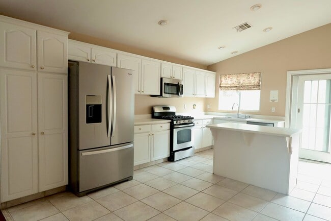 Building Photo - Beautiful single-story 3 bed, 2 bath home in gated Green Valley Ranch