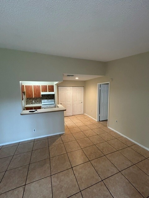 Building Photo - 3823 Bay Club Cir