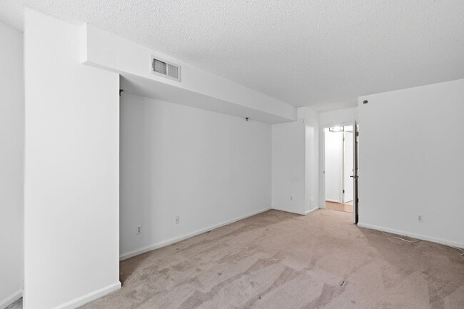 Building Photo - 1024 N Utah St
