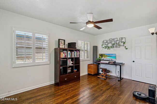 Building Photo - 904 Turney Dr
