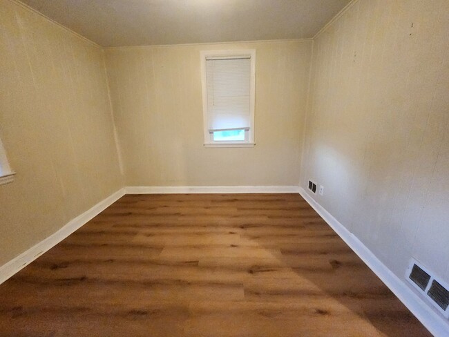 Building Photo - West Baltimore 2.5 Bedroom 1.5 Bathroom To...