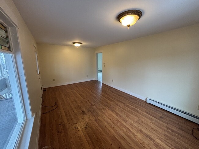 Building Photo - 142 Emery St
