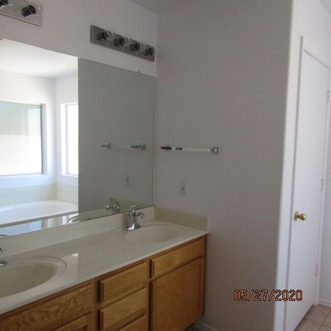 Building Photo - Single Story 3 bedroom Home in Great Location