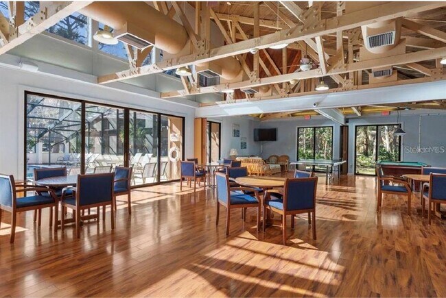 Building Photo - 8 Fairways Cir