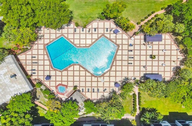 Building Photo - 17011 N Bay Rd