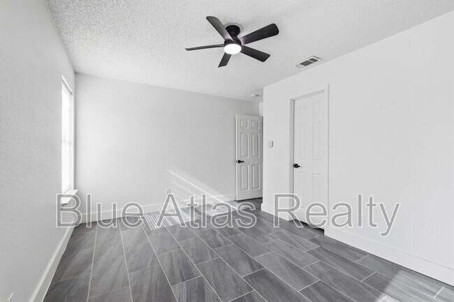 Building Photo - 7124 Wagonwheel Rd