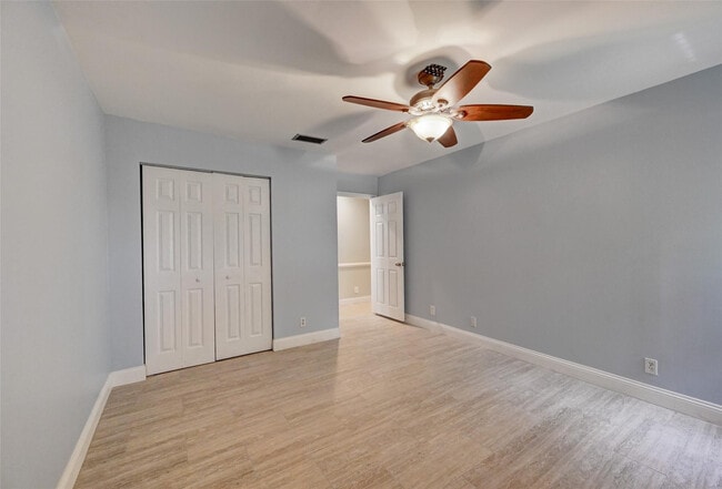 Building Photo - 8760 Azalea Ct