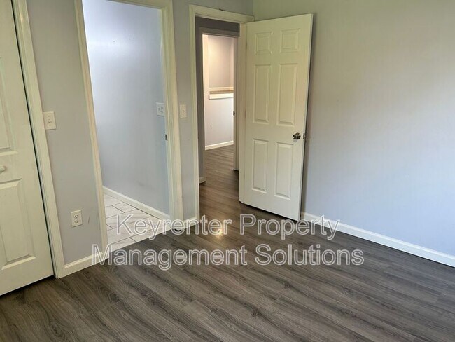 Building Photo - 421 N Charlotte Ave